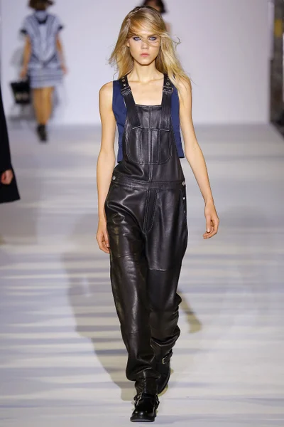 Look 15